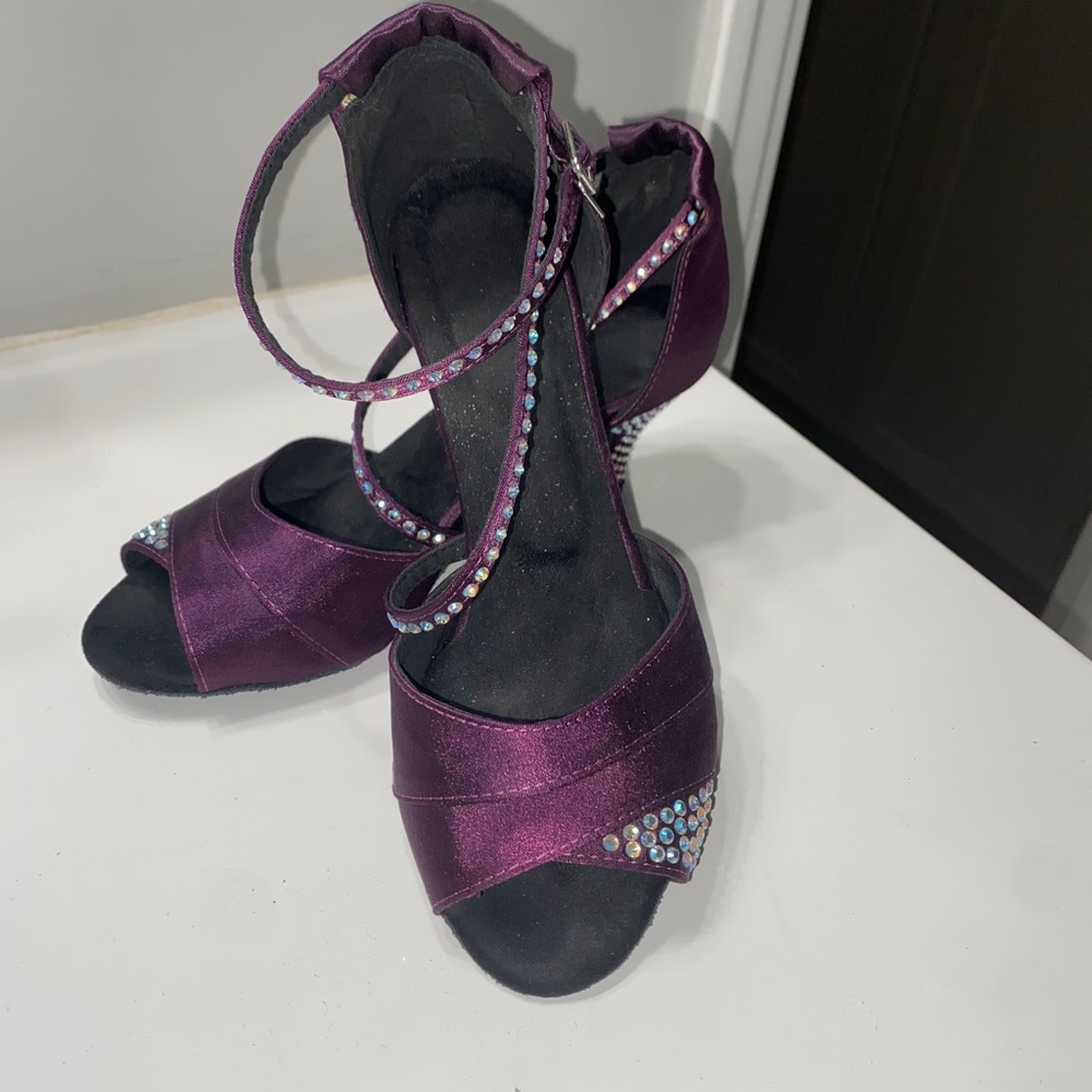 Purple with diamond heals, size 5.5, very comfortable only worn a couple times